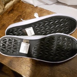 Daytrip sz 9.5  canvas zipper shoes/sneaker. Nwt